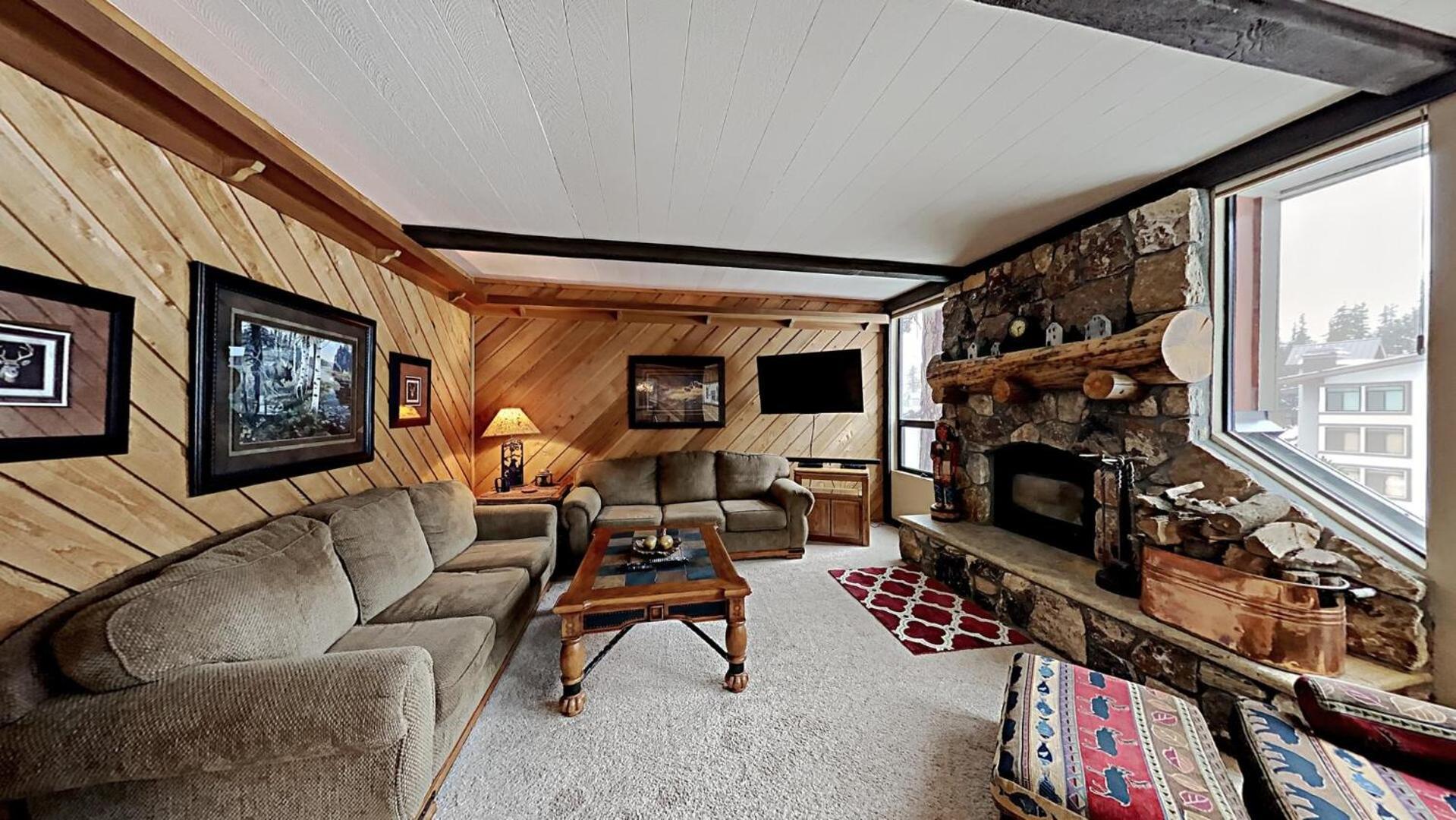 Apartment Two Bedroom With Mountain Views At 1849 Mammoth Lakes